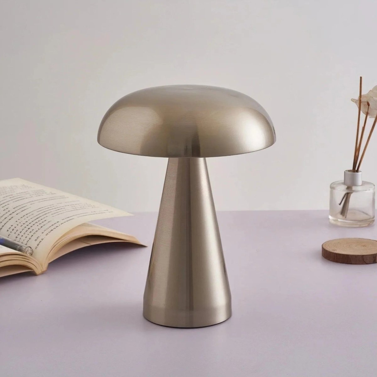 Alumis Tischlampe