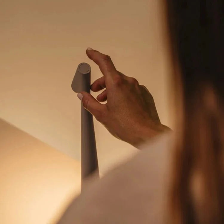 Minimalistische Strahlerlampe