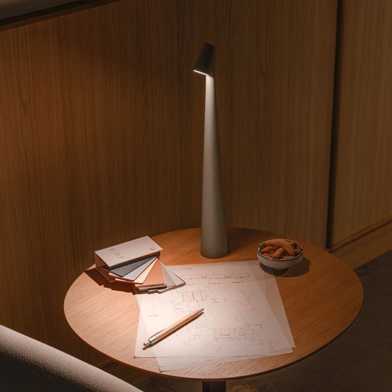 Minimalistische Strahlerlampe