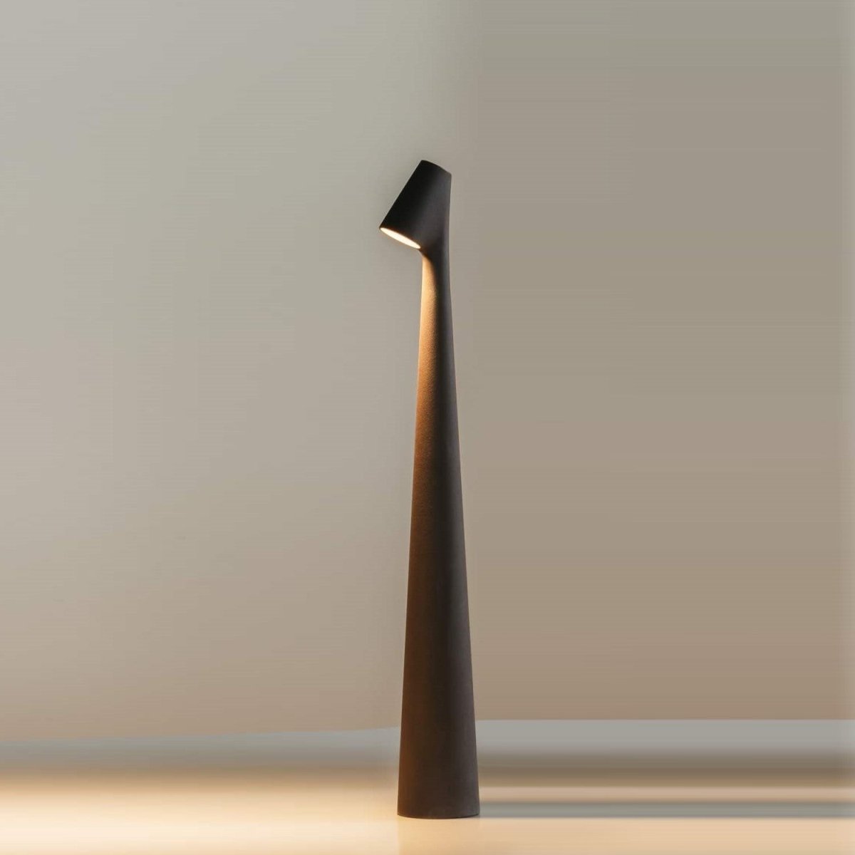Minimalistische Strahlerlampe