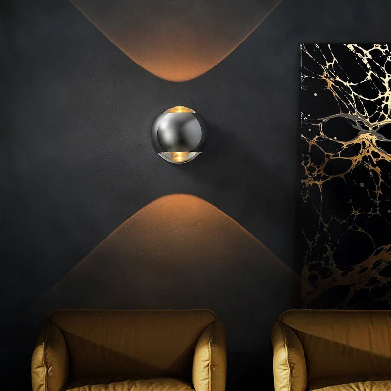 Jori – Moderne LED-Wandleuchte aus Messing für den Eingangsbereich
