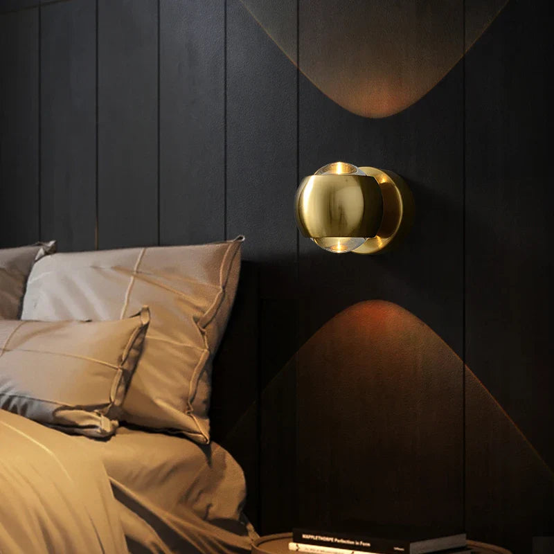 Jori – Moderne LED-Wandleuchte aus Messing für den Eingangsbereich
