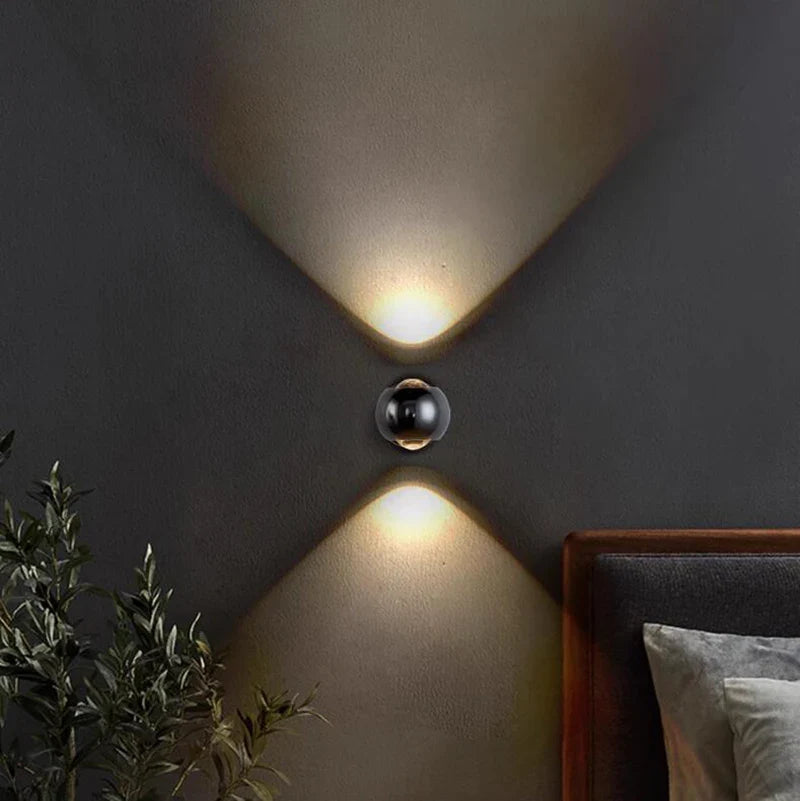 Jori – Moderne LED-Wandleuchte aus Messing für den Eingangsbereich