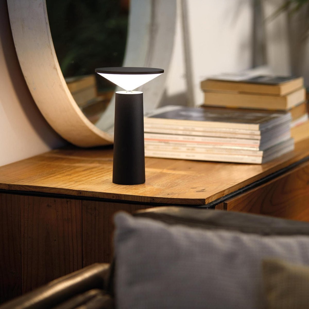 Aurora Tischlampe – dimmbar & modern