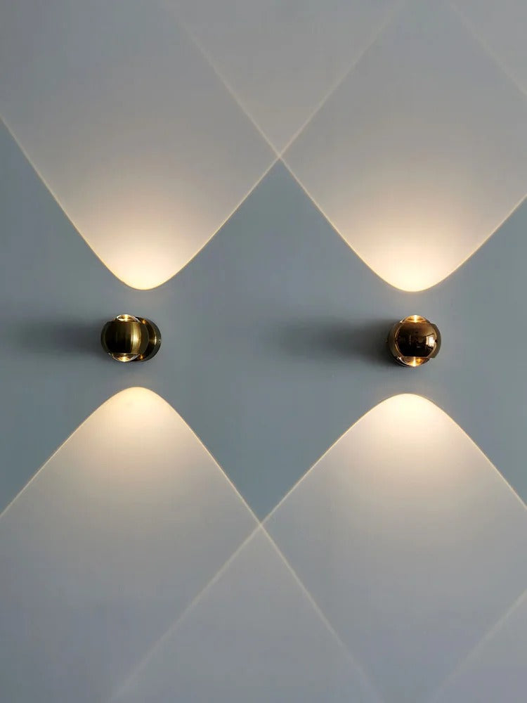 Jori – Moderne LED-Wandleuchte aus Messing für den Eingangsbereich
