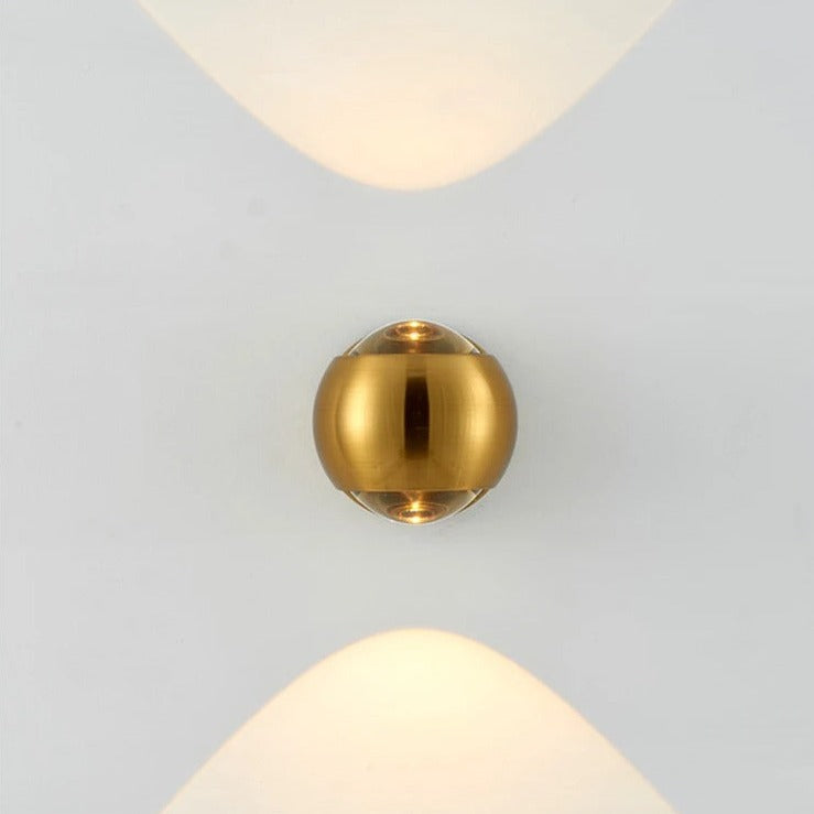 Jori – Moderne LED-Wandleuchte aus Messing für den Eingangsbereich