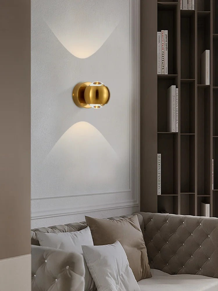 Jori – Moderne LED-Wandleuchte aus Messing für den Eingangsbereich