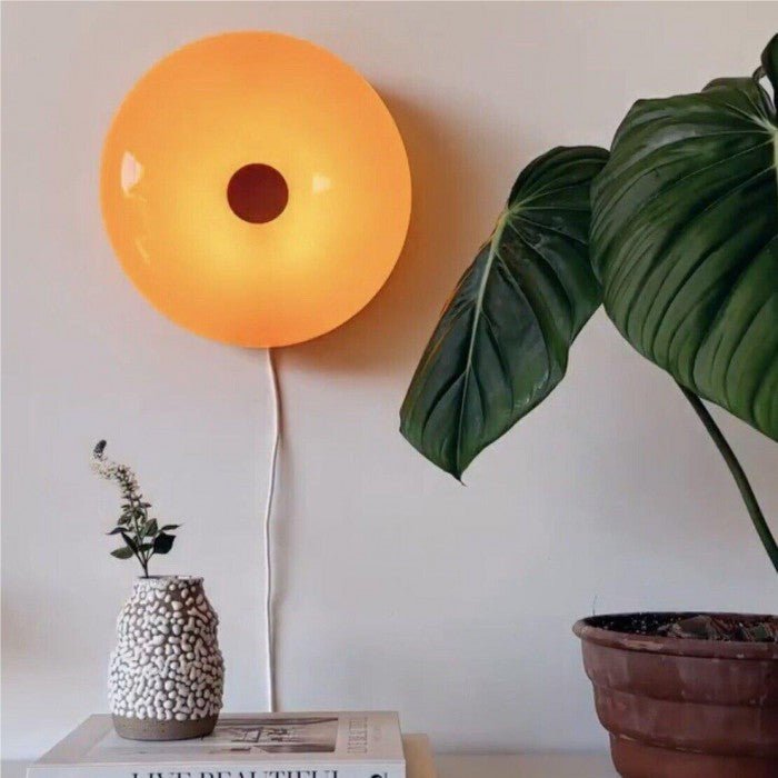 Wand- und Tischlampe im Bauhaus-Stil